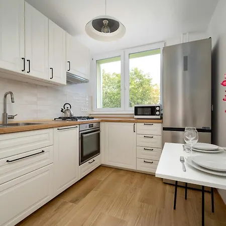 Lejlighed Blue Two Bedroom In With Desk, Bathtub And Balcony By Renters *