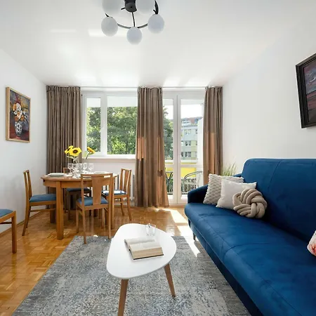 Blue Two Bedroom In With Desk, Bathtub And Balcony By Renters Apartamento *