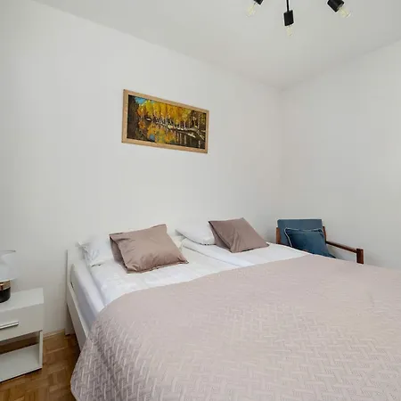 Blue Two Bedroom In With Desk, Bathtub And Balcony By Renters Lejlighed *