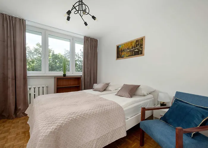 Blue Two Bedroom In With Desk, Bathtub And Balcony By Renters