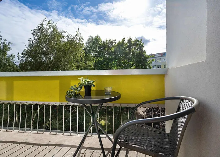 Apartamento Blue Two Bedroom In With Desk, Bathtub And Balcony By Renters