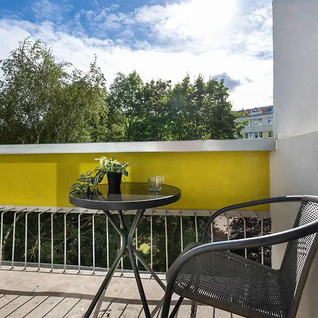 Apartament Blue Two Bedroom In With Desk, Bathtub And Balcony By Renters