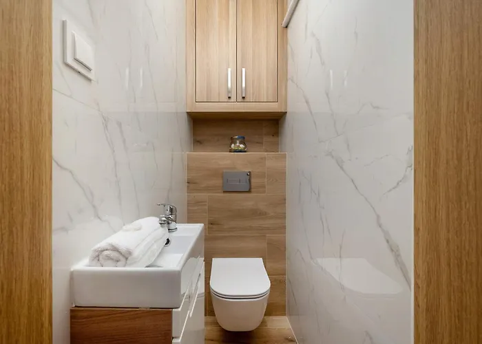 Apartmán Blue Two Bedroom In With Desk, Bathtub And Balcony By Renters *